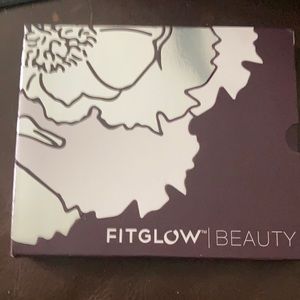 Fitglow Beauty Bronzer and Contour  pure Mineral Makeup.  NIB. With Mirror.